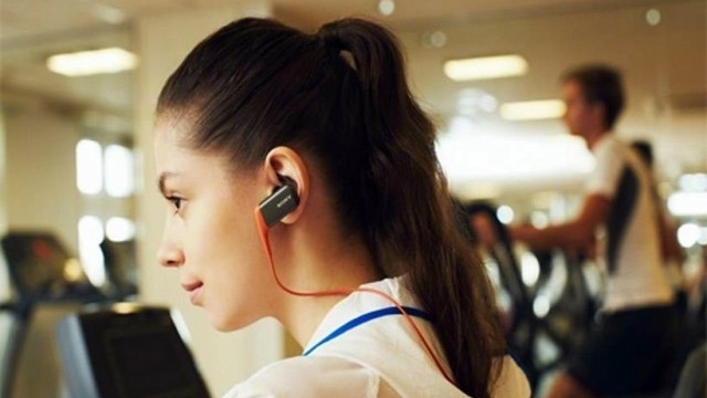 Sony giới thiệu tai nghe thể thao không dây MDR-AS600BT