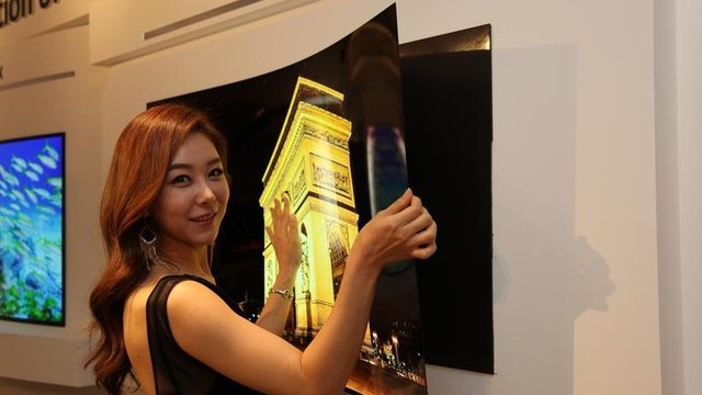 LG giới thiệu tấm nền TV OLED mỏng gần 1mm