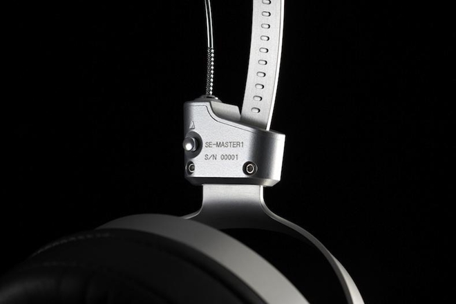 Pioneer giới thiệu tai nghe đầu bảng SE-Master1