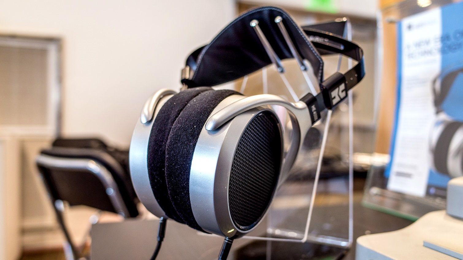 HiFiMan giới thiệu tai nghe từ phẳng HE400s giá 300 USD