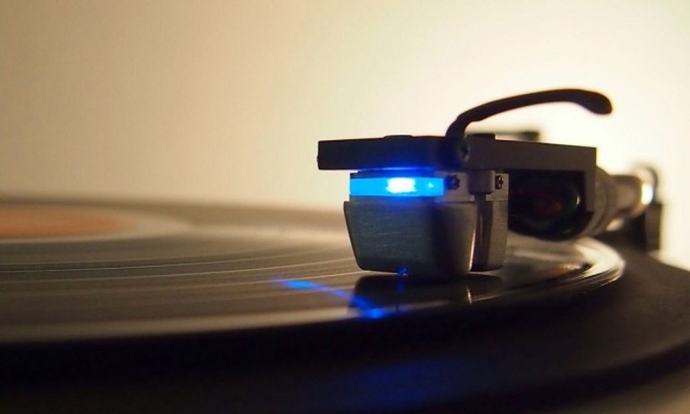 Cartridge quang học đầu tiên trên thế giới được bán với giá 152 triệu