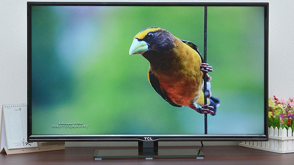 TCL B2820D: TV giá phổ thông cho phòng khách rộng