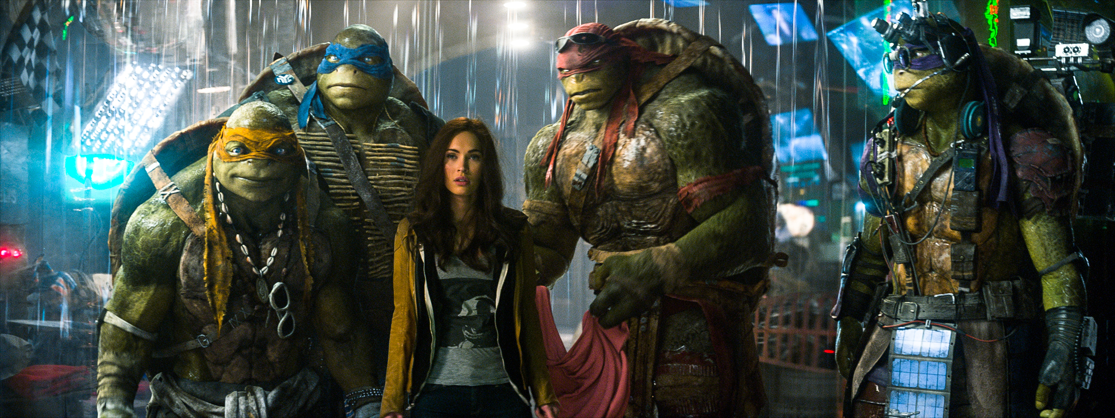 Megan Fox trẻ trung với vai nữ sinh trong ‘Ninja Rùa 2’