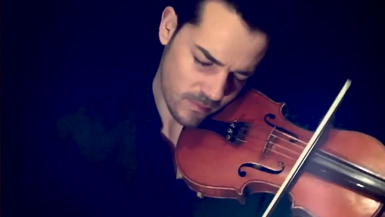 “Cực phê” với bản cover ‘Love Me Like You Do’ bằng violon