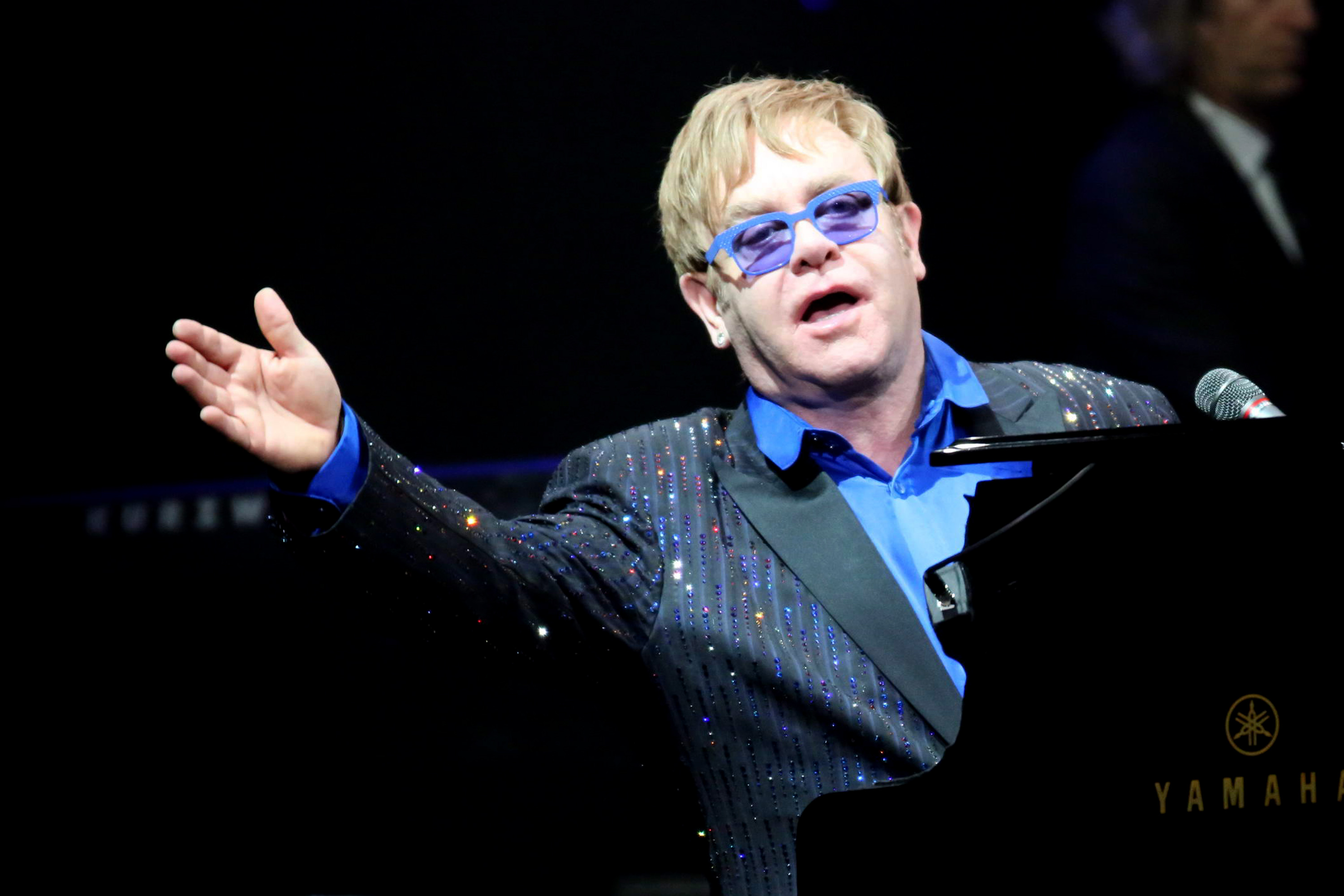 2016 chào đón sự trở lại của Elton John