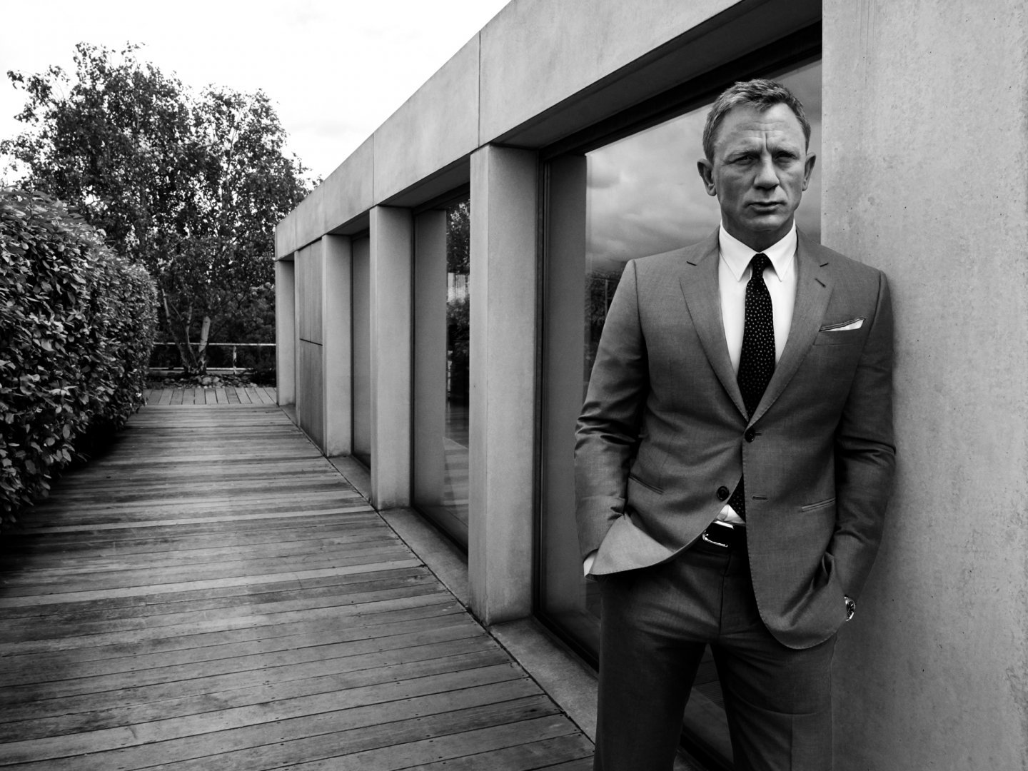 Daniel Craig muốn tự tử nếu phải đóng tiếp James Bond