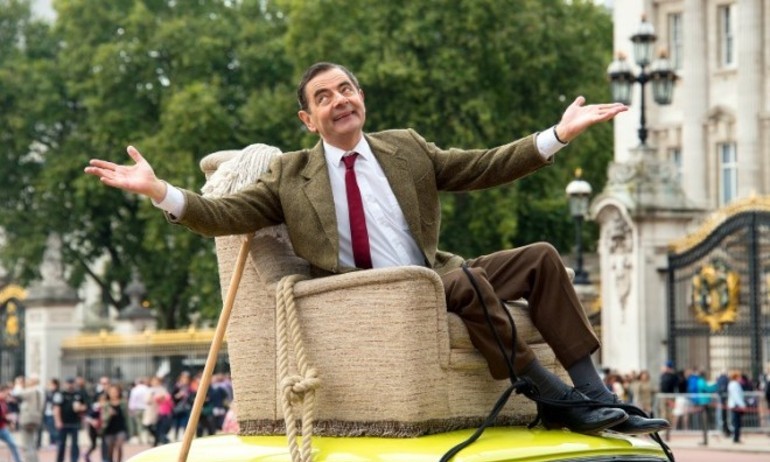 Danh hài “chơi lầy” Mr. Bean bỏ tình già, theo tình trẻ