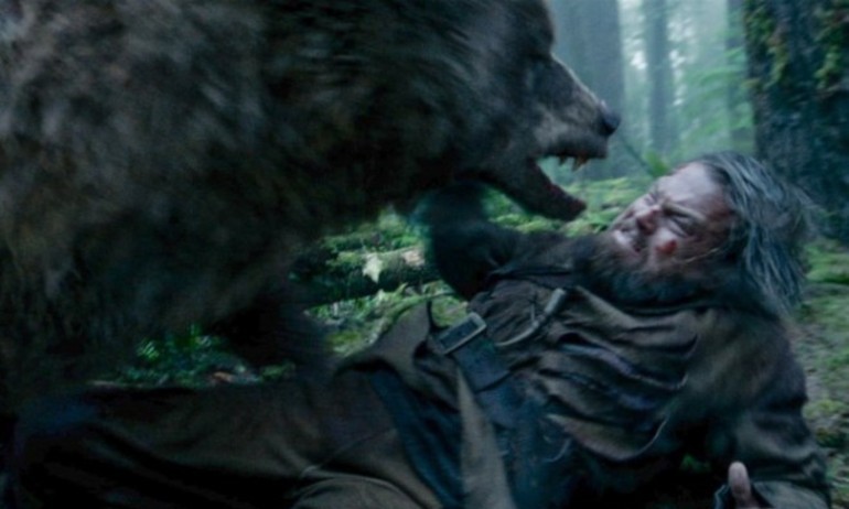 Leonardo DiCaprio bị gấu “làm nhục” trong “The Revenant”?
