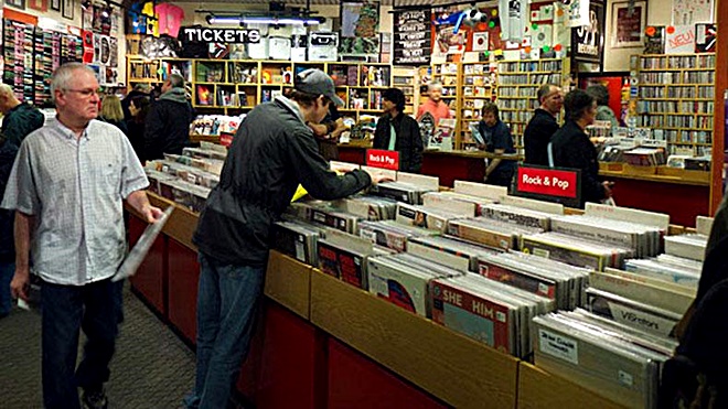 Nghe nhạc online phát triển giúp tăng doanh số… đĩa CD và đĩa nhựa