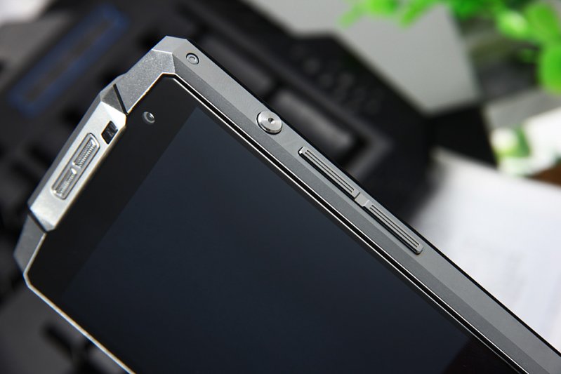 Smartphone Oukitel pin 10000mAh, thiết kế siêu đẹp, giá $200