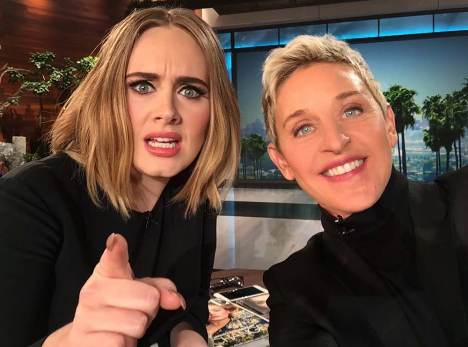 Adele bị ép nhai cỏ trên Ellen Show