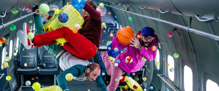 Thưởng thức MV không trọng lực siêu sáng tạo của OK Go