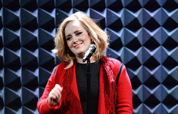 Adele nghẹn ngào vì con trai lần đầu xem concert của mẹ