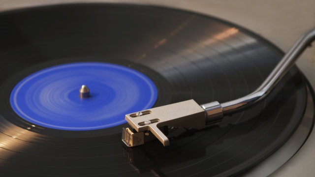 Đĩa vinyl “lên đỉnh”, bán chạy hơn cả những năm 80