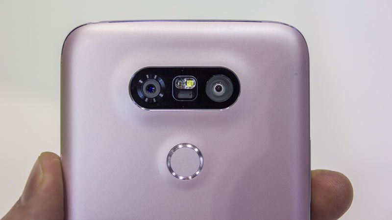 LG khẳng định không bao giờ bán sản phẩm “cũ kĩ” như iPhone SE