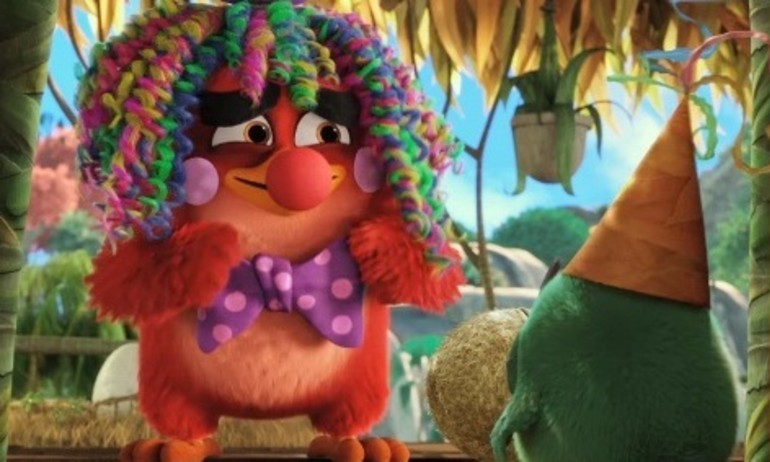 Cười nghiêng ngả với chú hề Red trong “The Angry Birds Movie”