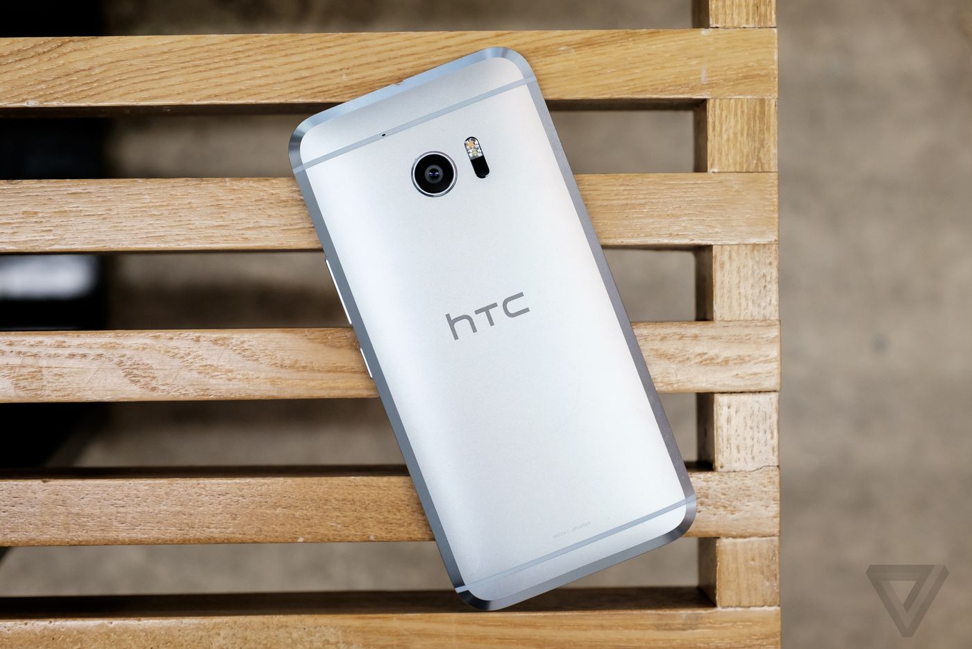 HTC 10 ra mắt: Vẫn còn loa đôi, camera đổi mới, thiết kế pha trộn