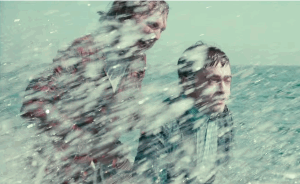 “Swiss Army Man” tung trailer về Daniel Radcliffe “quái dị”