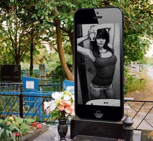 Bia mộ iPhone – ý tưởng “quái gở” đang gây sốt tại Nga