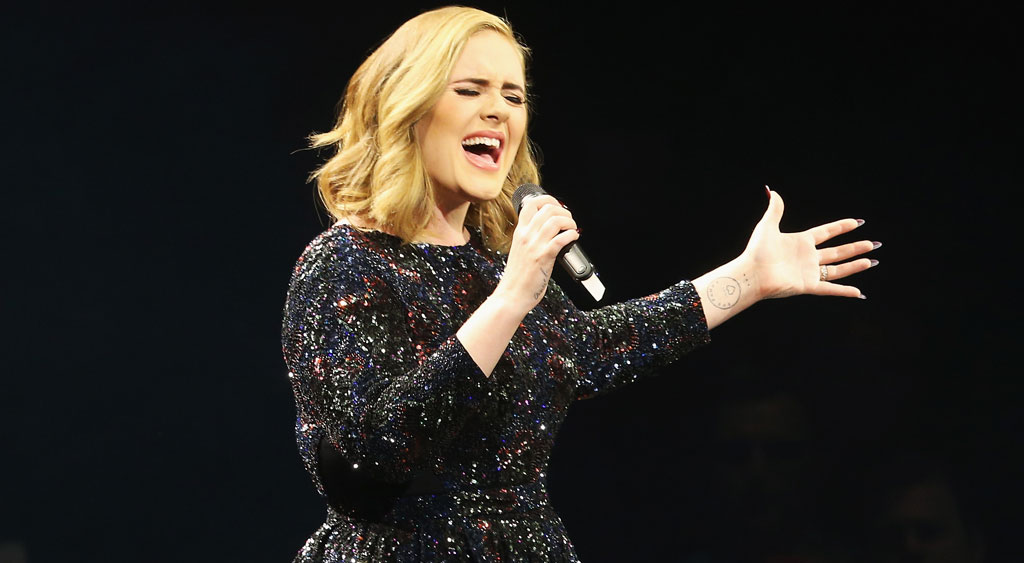 Phản ứng hài hước của Adele khi quên lời bài hát