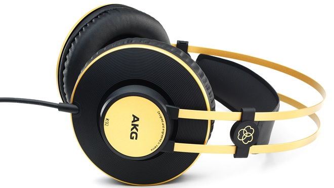AKG giới thiệu bộ ba tai nghe phòng thu bình dân K52, K72 và K92