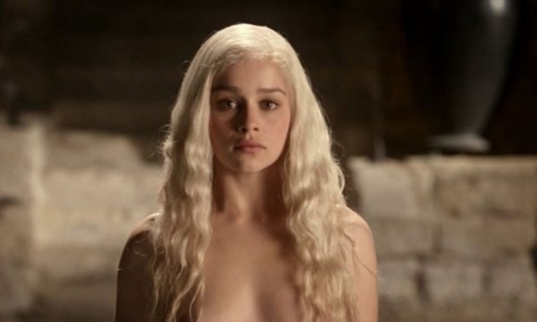 Emilia Clarke – Say mới dám “cởi” trong Game of Thrones
