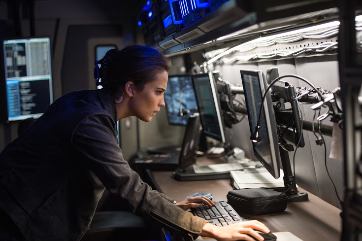 Alicia Vikander hành trình thành nữ hacker nguy hiểm trong Jason Bourne