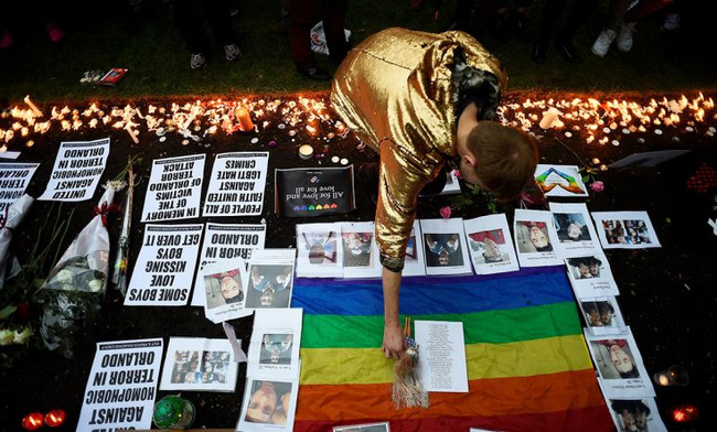 Sao Hollywood đồng cảm với các nạn nhân Orlando qua “Hands”