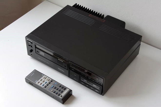 Ngắm Sony CDP-101: đầu CD đầu tiên trên thế giới