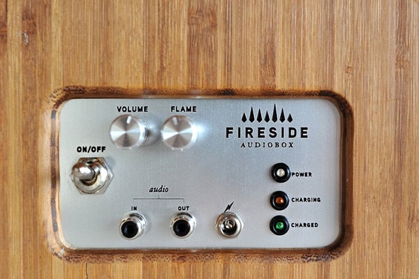 Ngắm âm thanh “nhảy nhót” trên lửa trong loa Fireside Audiobox