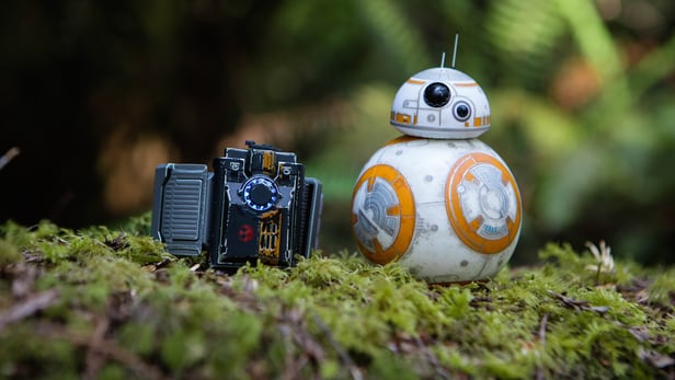 Sử dụng “thần lực” có thật điều khiển robot BB-8 trong Star Wars