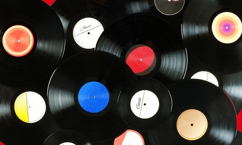 Anh Quốc: Doanh thu đĩa nhựa lần đầu tiên vượt qua nhạc trực tuyến 