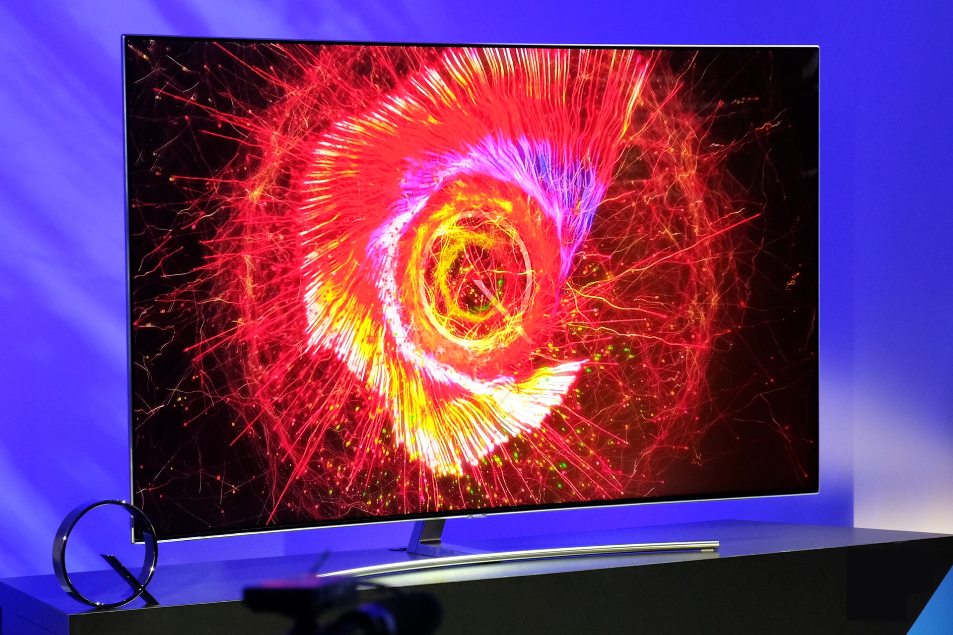 [CES 2017] Samsung ra loạt TV QLED mới, sử dụng panel LCD với đèn nền chấm lượng tử 