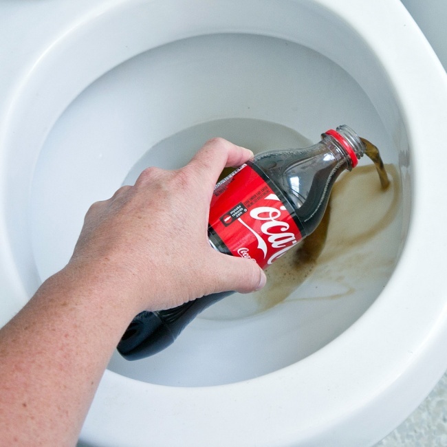 Tẩy sạch mảng bám, giảm đau hiệu quả, Coca-Cola cũng lắm “chiêu” hơn là nước giải khát thông thường