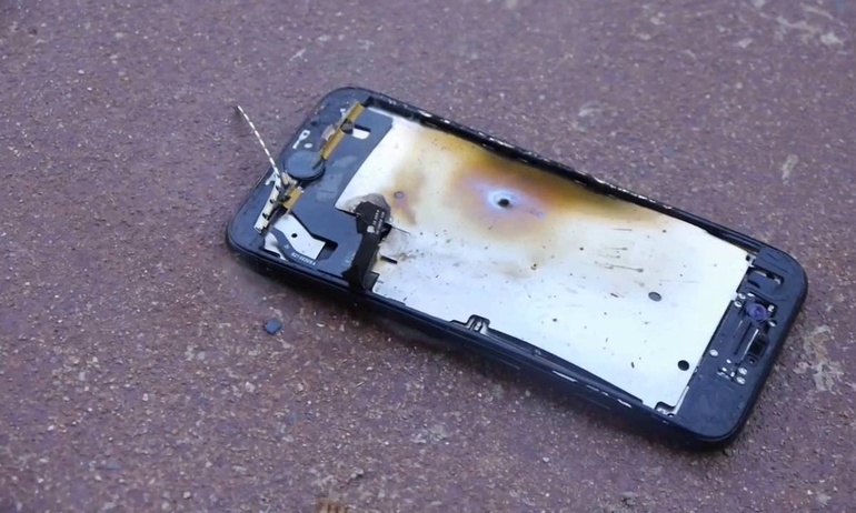 Lại thêm tai nạn iPhone 6 Plus suýt làm cháy cả phòng ngủ