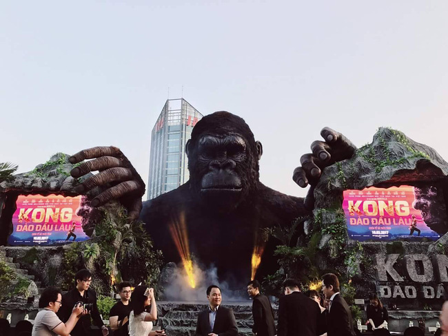 Mô hình Kong cháy rụi tại buổi công chiếu Kong: Đảo Đầu Lâu Sài Gòn