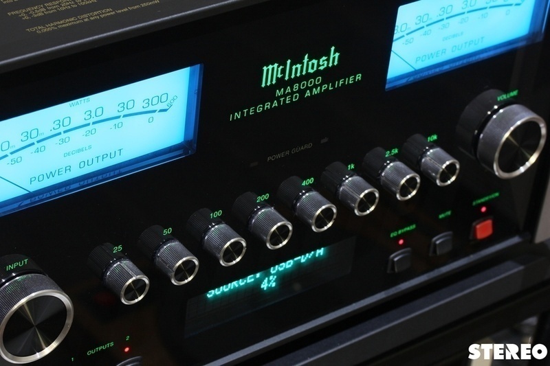 Ampli tích hợp McIntosh MA8000: Âm nhạc tưng bừng đầy hứng khởi