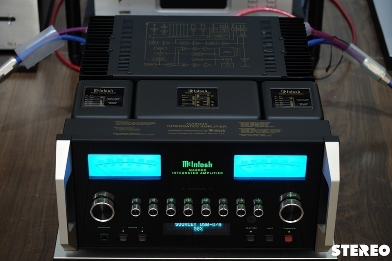 Ampli tích hợp McIntosh MA8000: Âm nhạc tưng bừng đầy hứng khởi