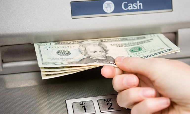 Tội phạm mạng chỉ mất vài giây để lấy sạch tiền trong cột ATM