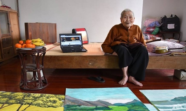 Cụ bà 97 tuổi người Việt lên báo nước ngoài nhờ khả năng sử dụng thành thạo internet