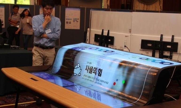 LG giới thiệu màn hình OLED 77inch trong suốt siêu linh hoạt