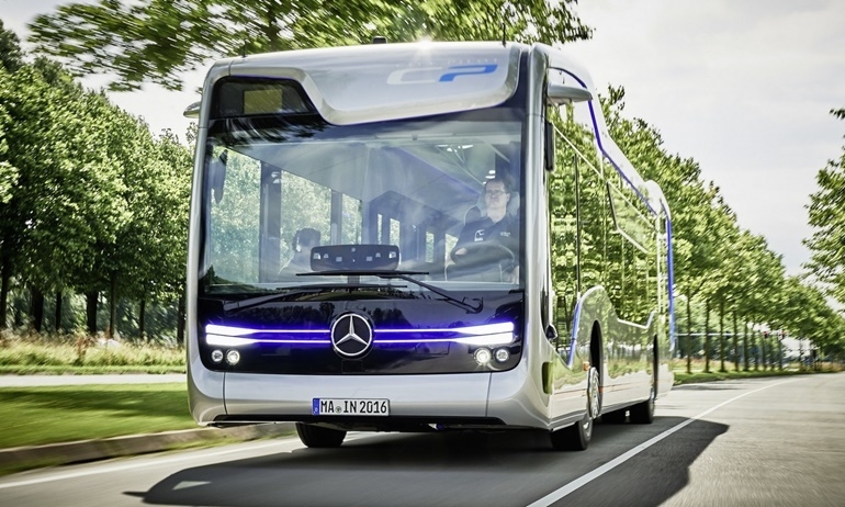 Mê mẩn với nhiều tính năng thú vị của “siêu xe” bus Mercedes.