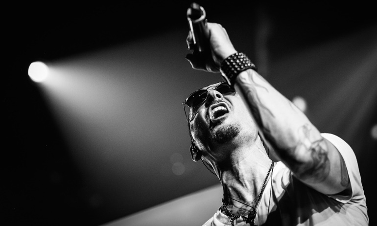Giọng ca chính của Linkin Park quyên sinh ở tuổi 41