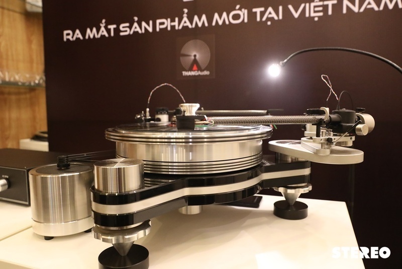 Đại diện hãng mâm đĩa nhựa VPI, ông Mat Weisfeld ra mắt sản phẩm mới tại Việt Nam