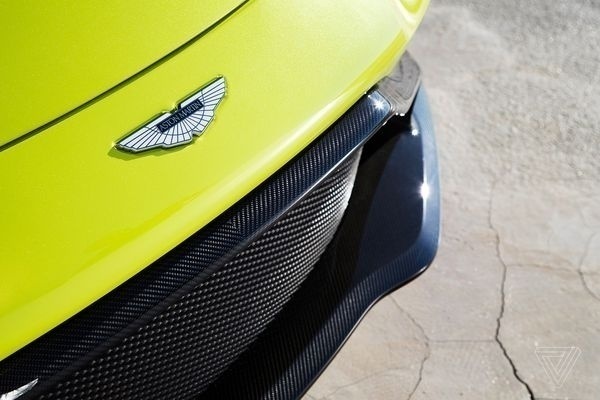 Aston Martin ra mắt phiên bản 2018 của dòng xe Vantage