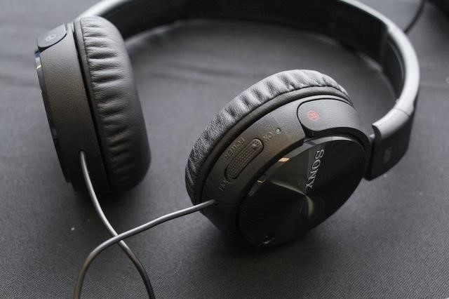 6 mẫu tai nghe chống ồn tốt nhất dưới 100$ 