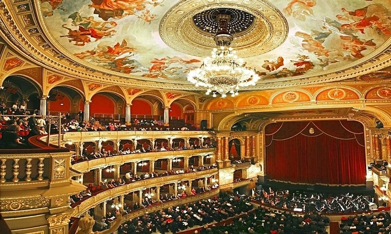 Tham quan nhà hát huyền thoại Vienna State Opera House