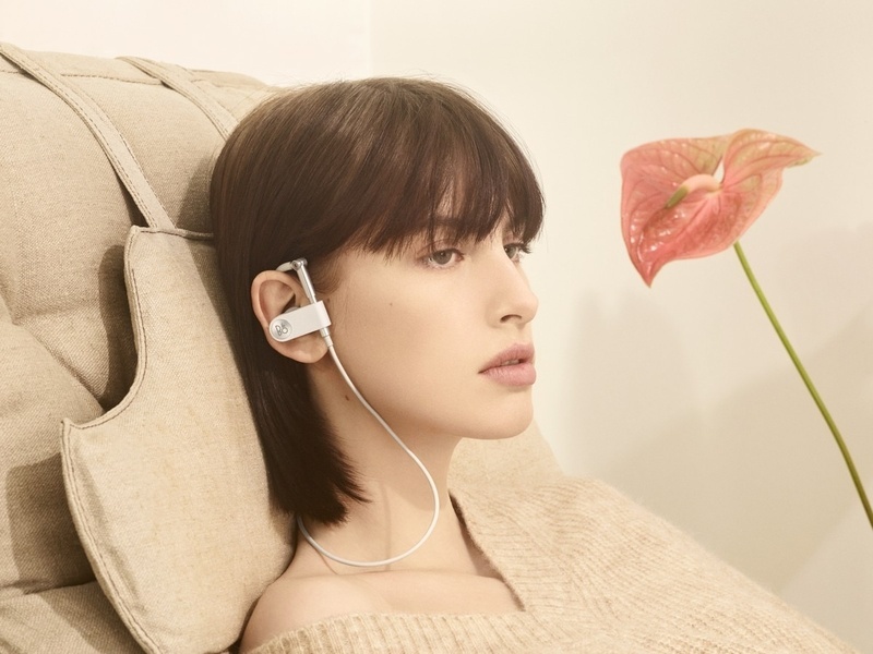 B&O hồi sinh thiết kế của thập niên 90 trên mẫu tai nghe không dây Earset mới
