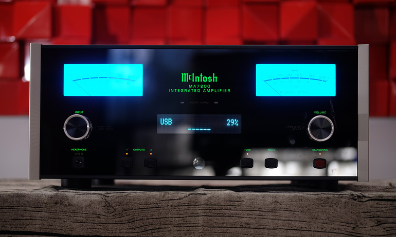 McIntosh Integrated Amplifier MA7200: Đem sức sống đến cho các hệ thống âm thanh 2 kênh cao cấp