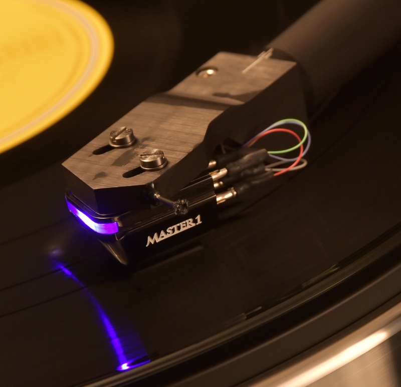 Cartridge quang học DS Master1: Bước cách mạng trong thiết kế hộp kim đĩa than